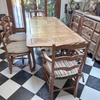 Juego de comedor estilo Provenzal