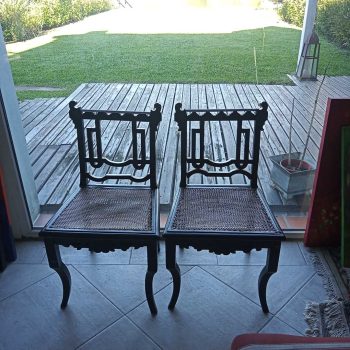 Par de sillas antiguas