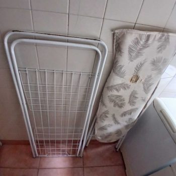 Tender y tabla de planchar