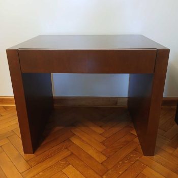 Mesa auxiliar con cajón