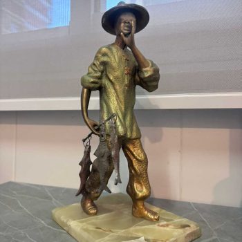 Figura en bronce "Pescador"