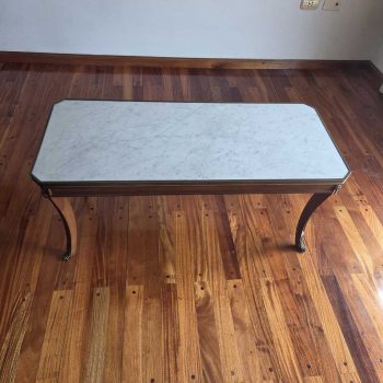 Mesa frente sofá