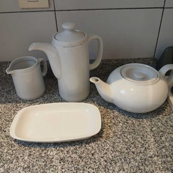 Tetera, cafetera y lechera
