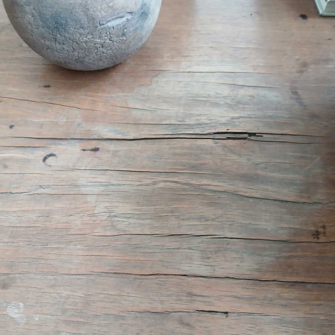 Mesa frente sofá