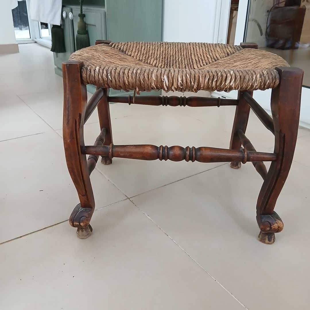 Pequeño banco estilo provenzal