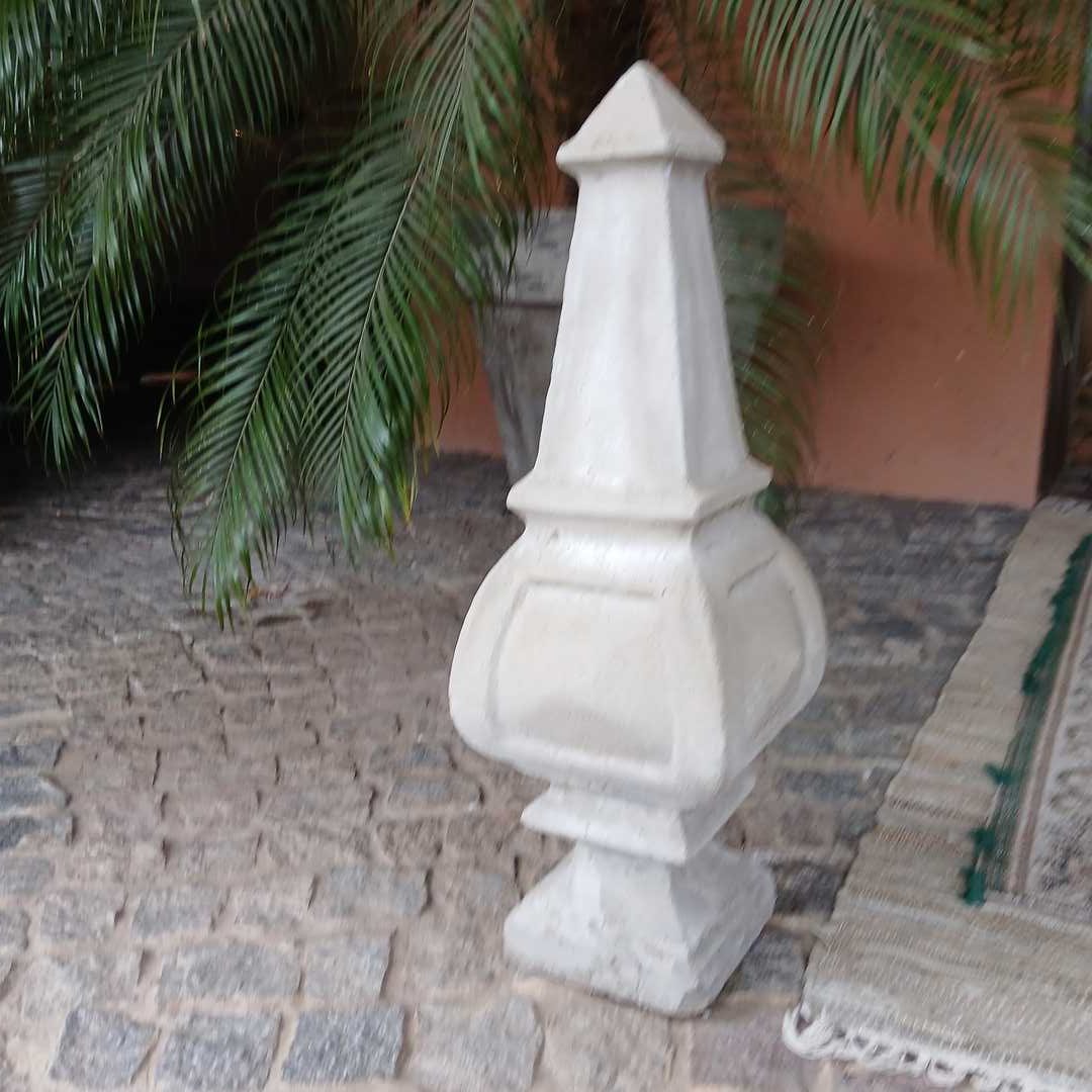Obeliscos en cemento