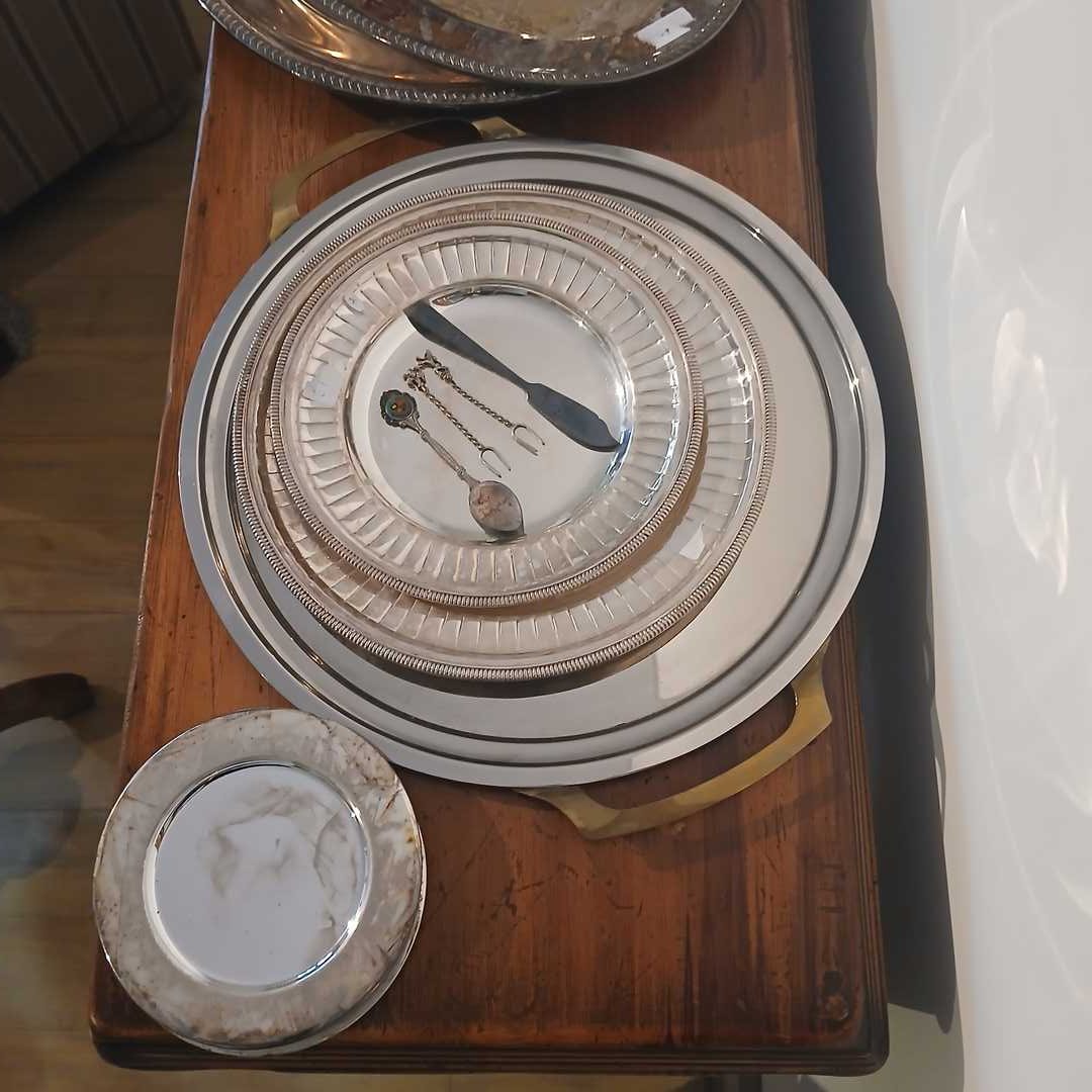 Lote de metal plateado