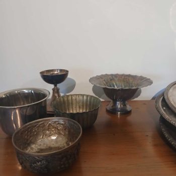 Lote de metal plateado