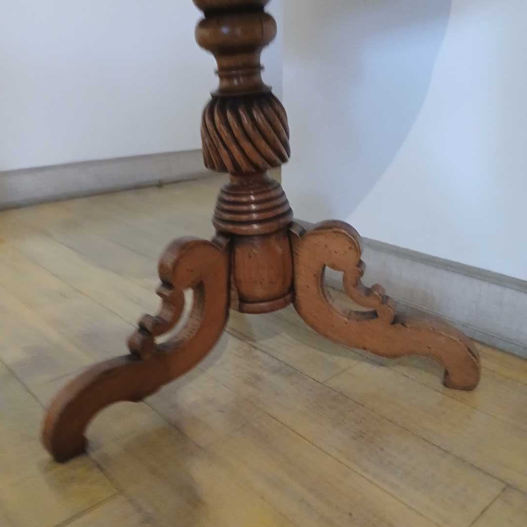 Mesa costado sofá