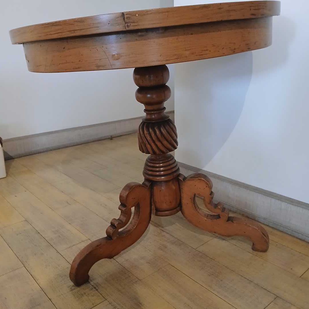 Mesa costado sofá