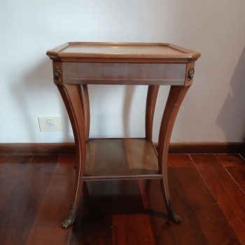 Mesa costado sofá