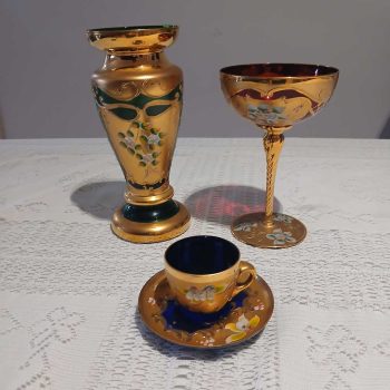 Jarrón, copa y taza
