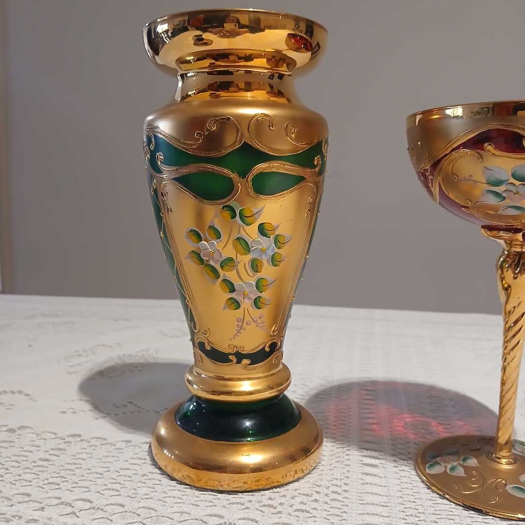Jarrón, copa y taza