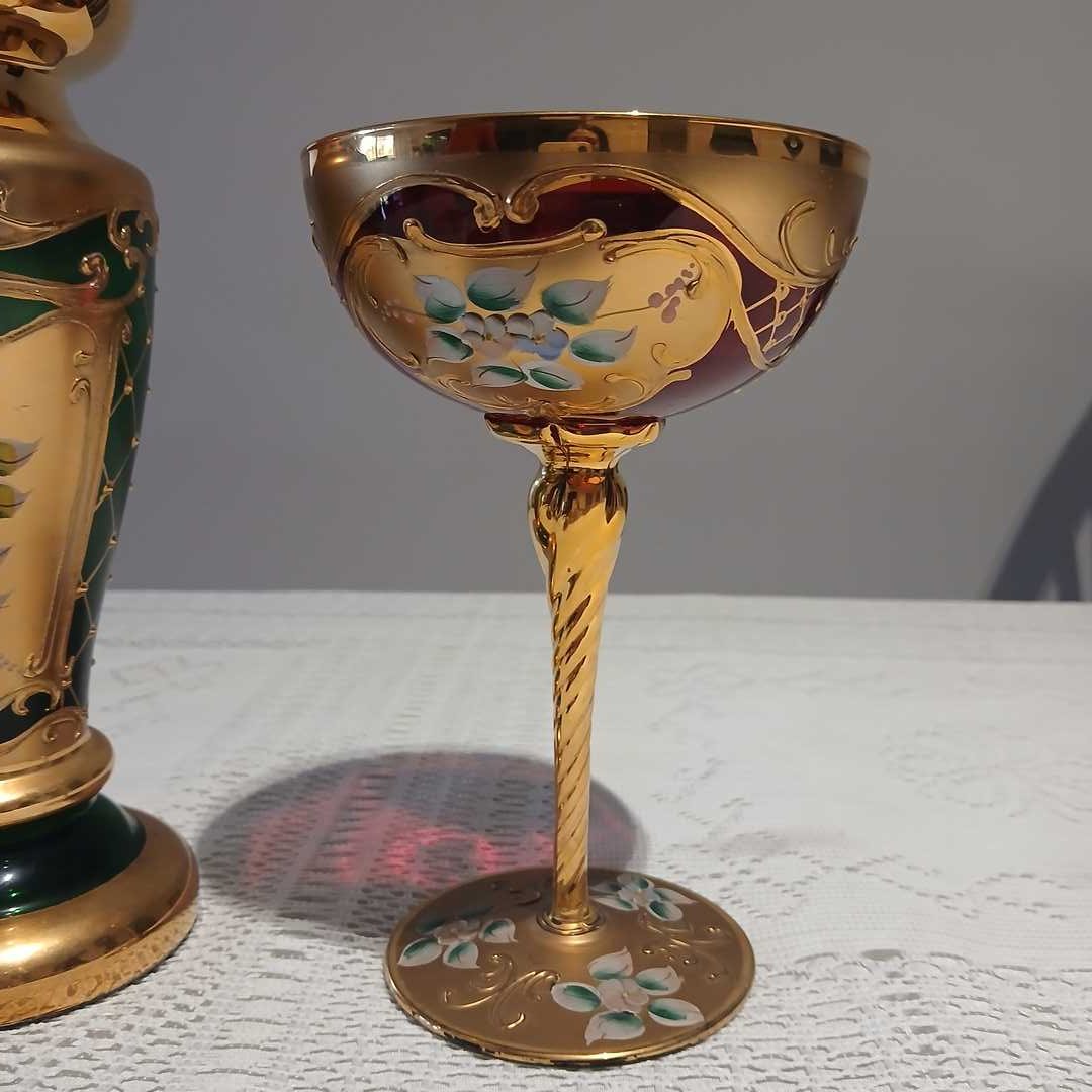 Jarrón, copa y taza