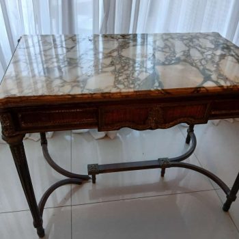 Mesa de sala estilo francés
