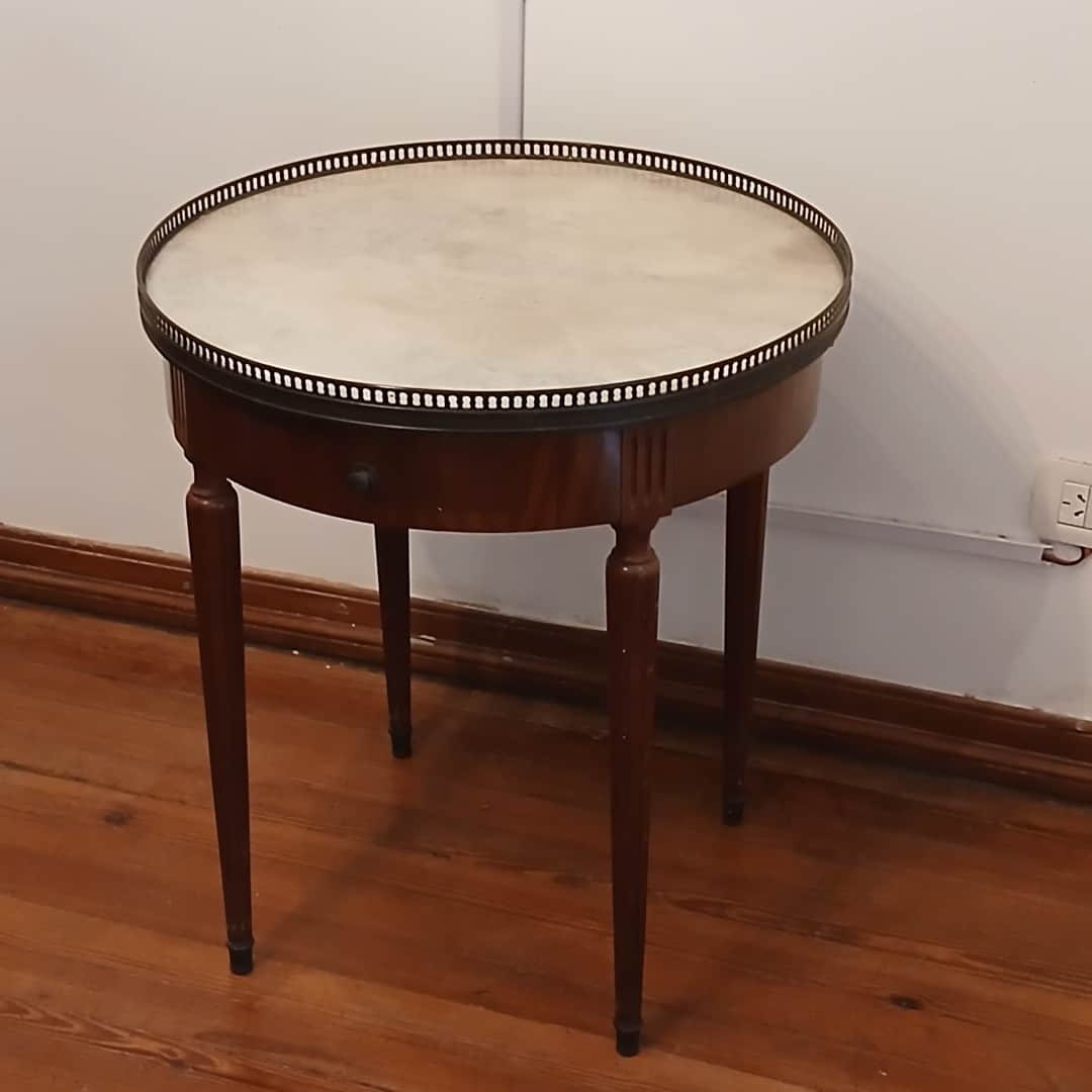 Mesa auxiliar estilo inglés