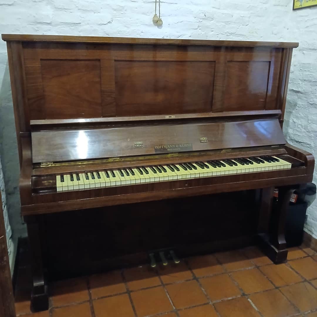Piano vertical Hoffmann & Kuhne