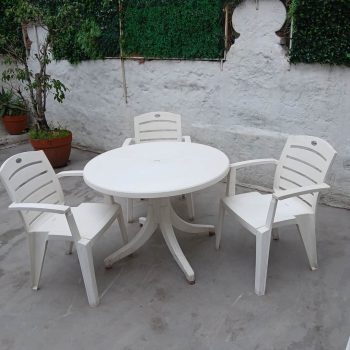 Mesa redonda + 3 sillones