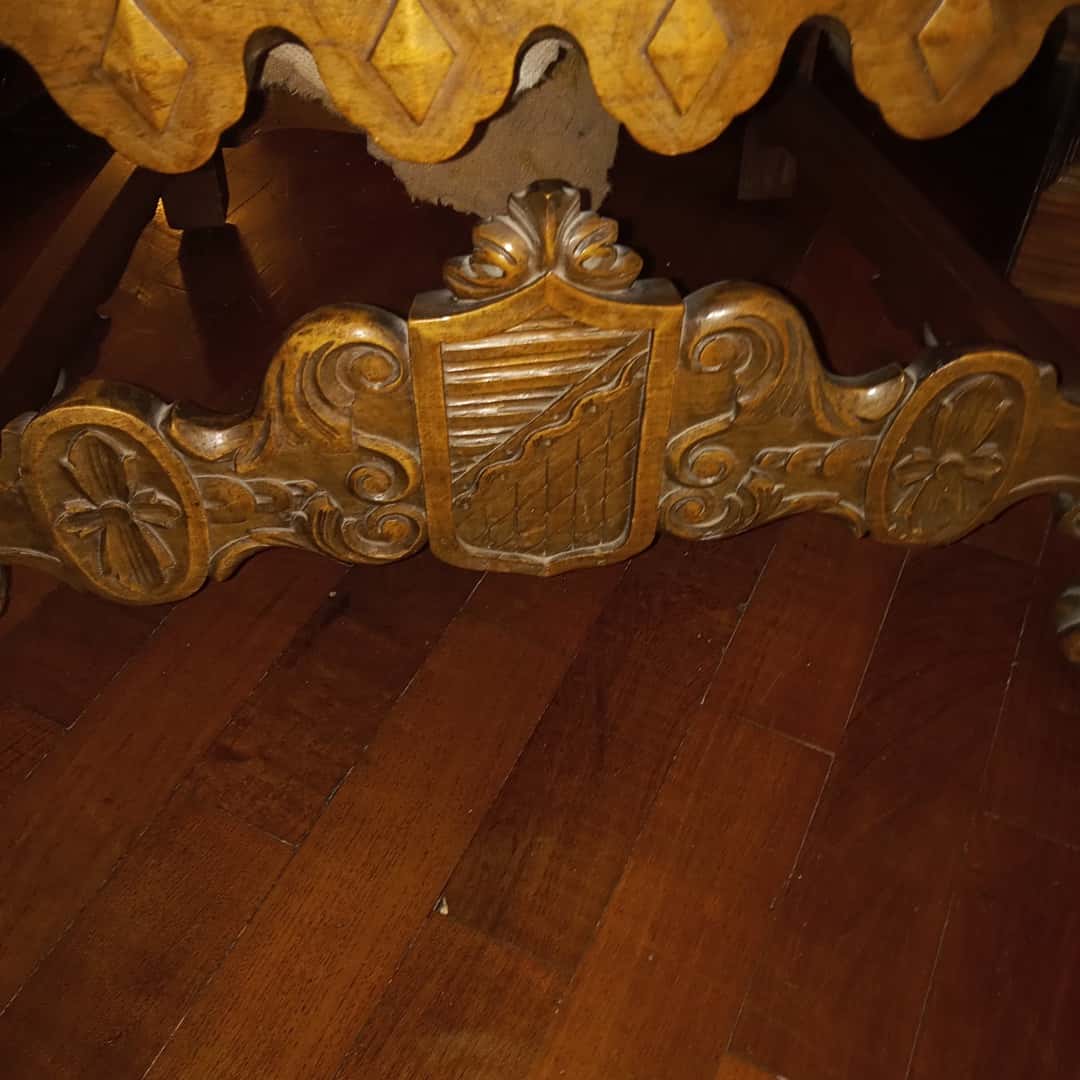 Trono