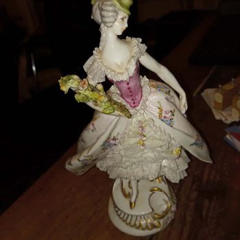 Figura "Dama" Sevres