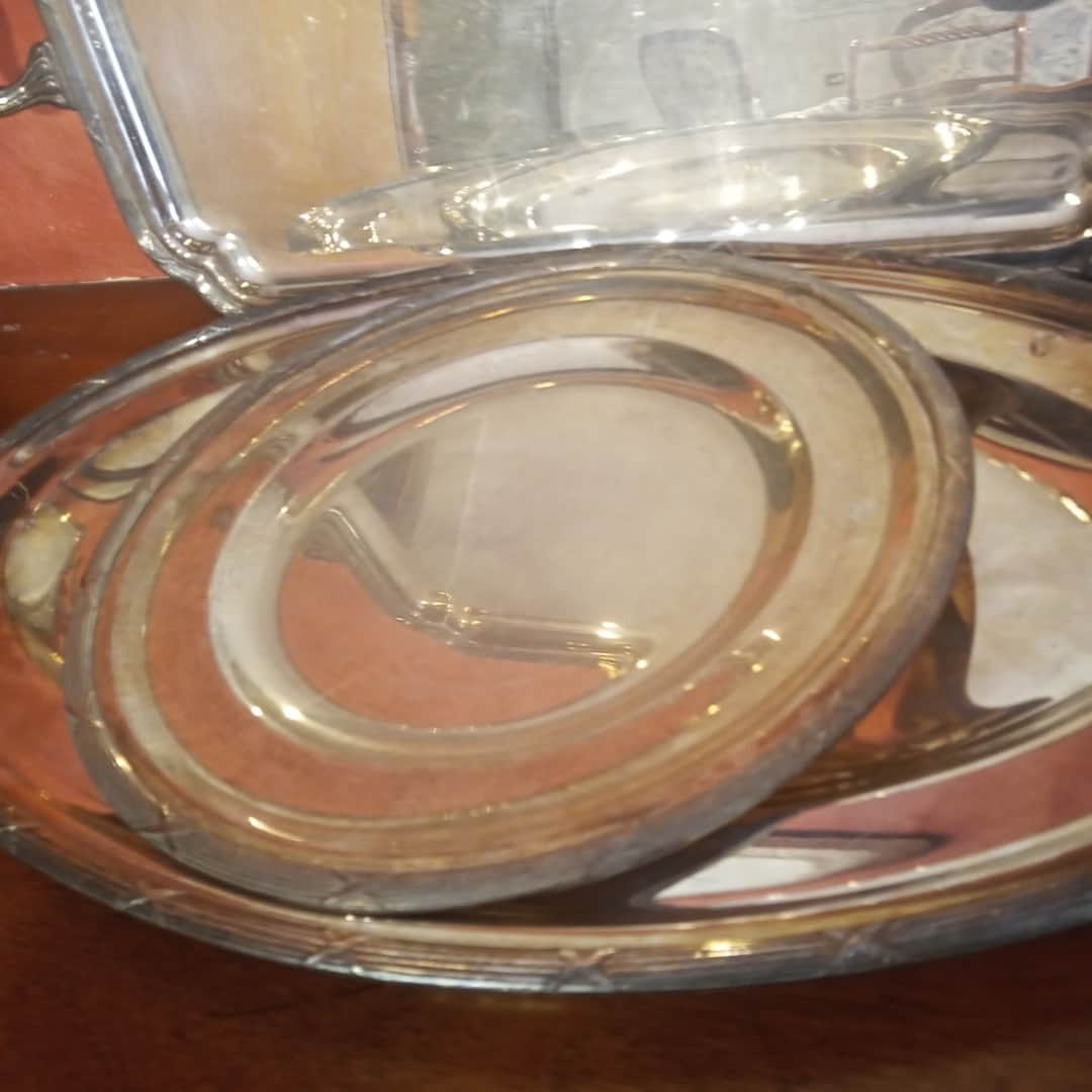 Bandejas en metal plateado