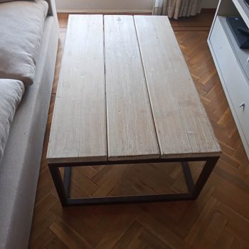 Mesa frente sofá de diseño