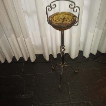 Cenicero de pie