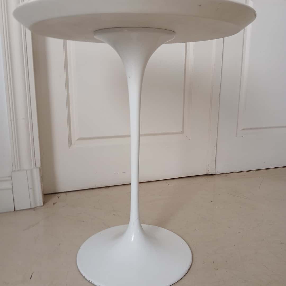 Pequeña mesa Tulip