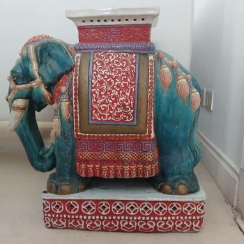 Elefante en pedestal