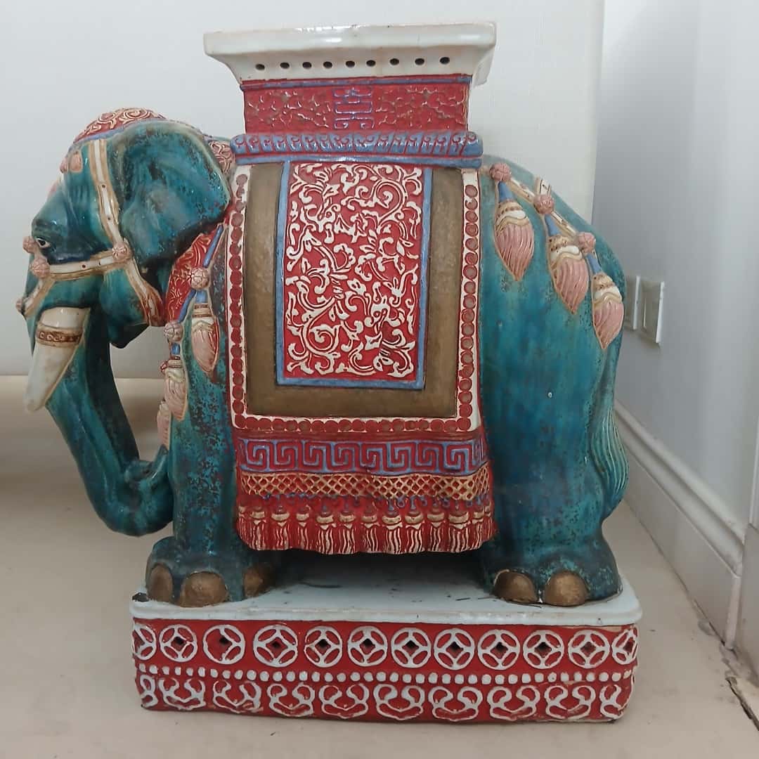 Elefante en pedestal