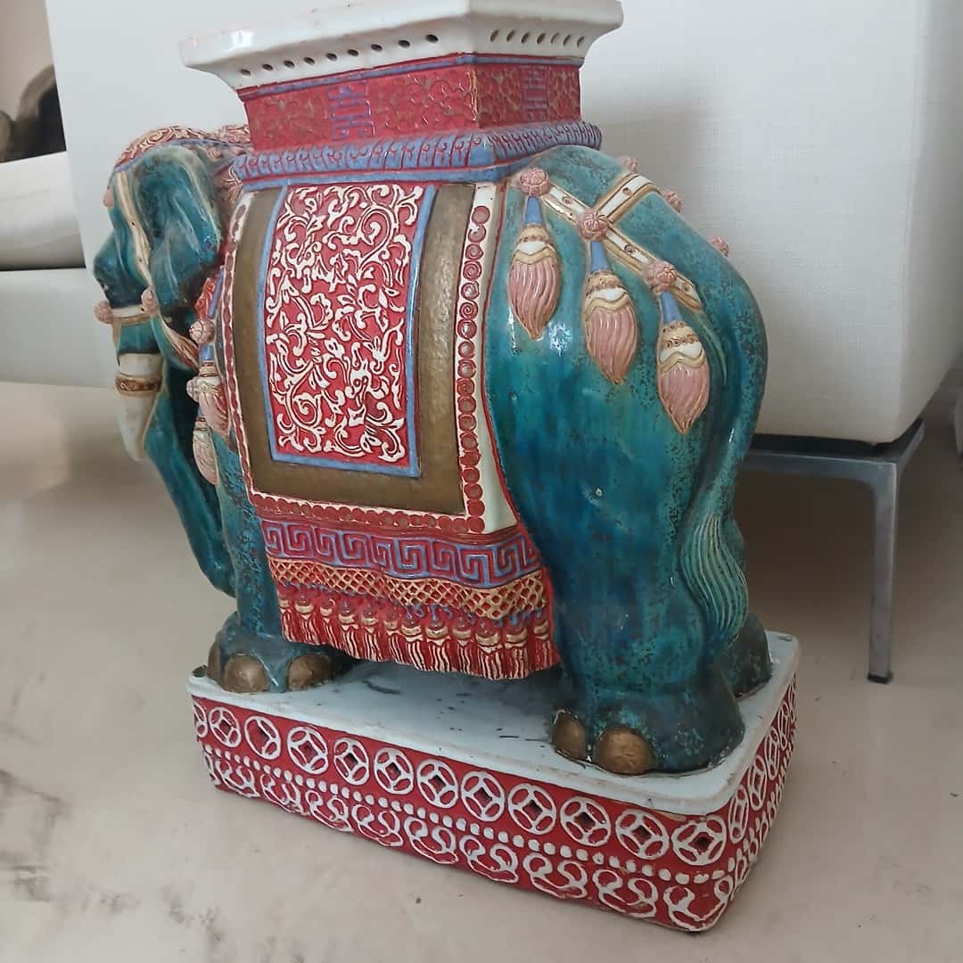 Elefante en pedestal