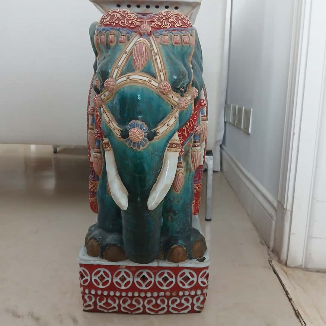 Elefante en pedestal
