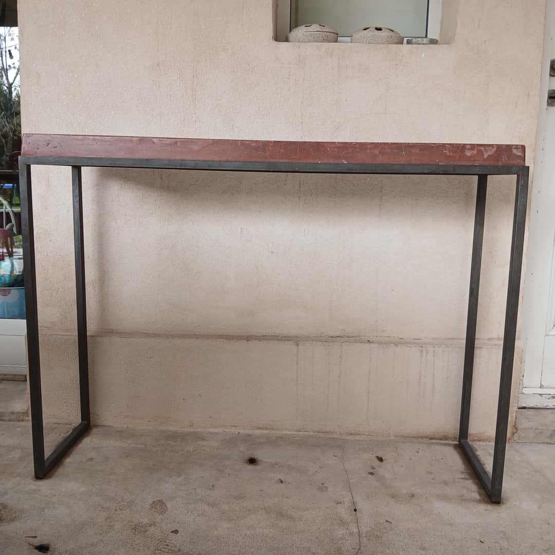 Consola en hierro