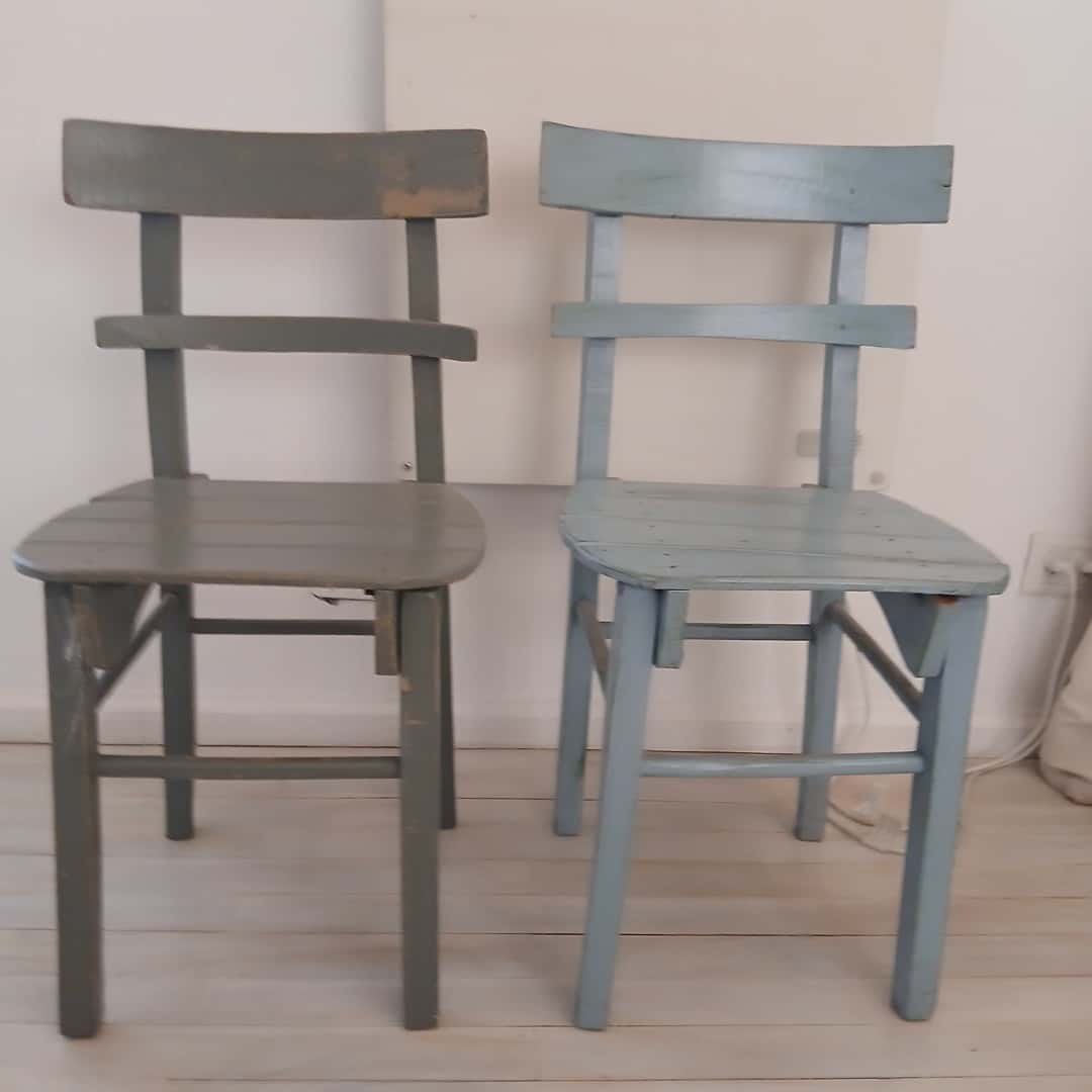 Par de sillas en madera
