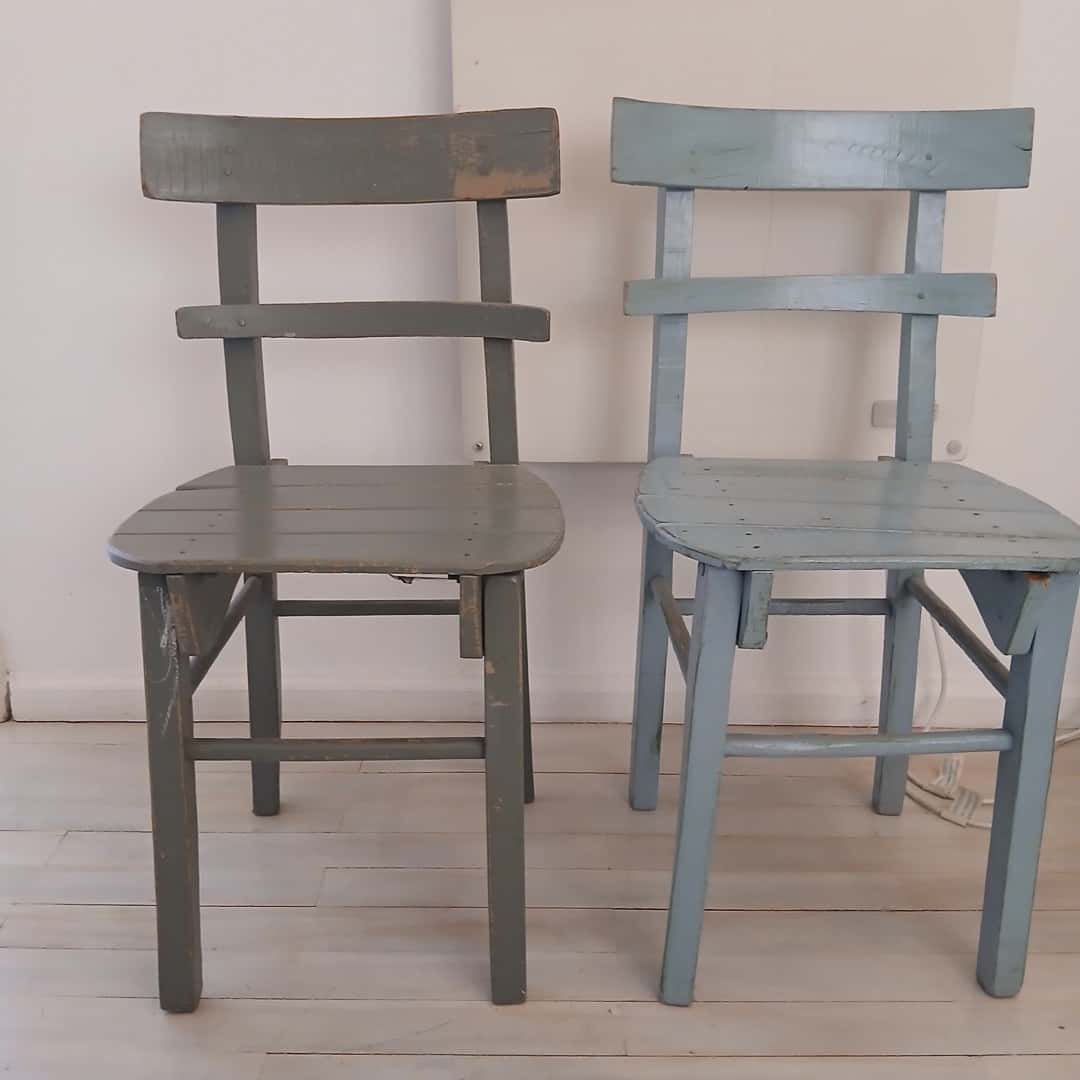 Par de sillas en madera