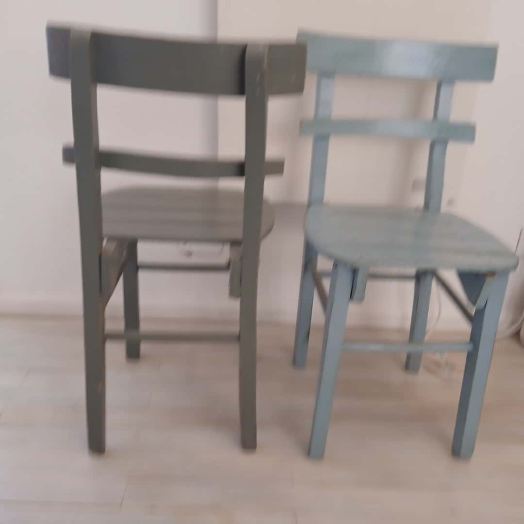 Par de sillas en madera