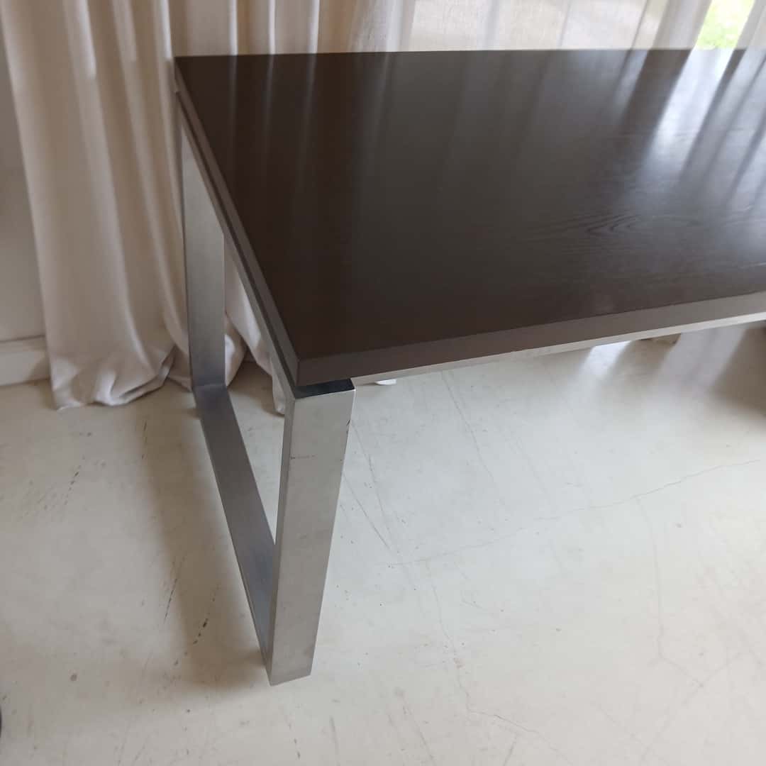 Escritorio con cajonera