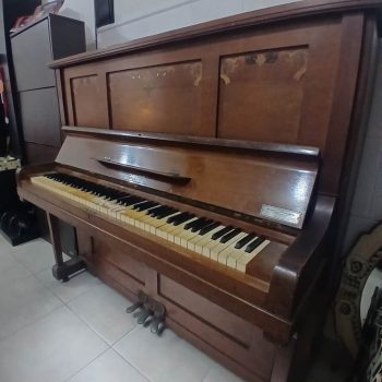 Piano vertical