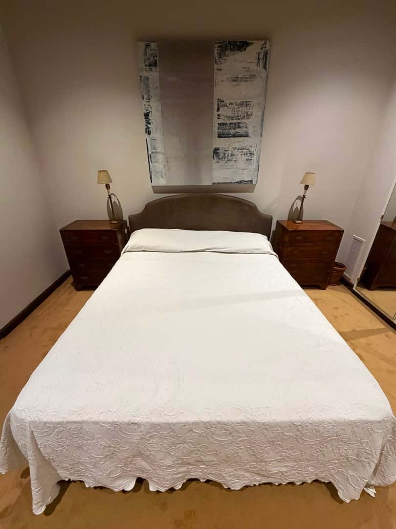 Cama queen con colchón