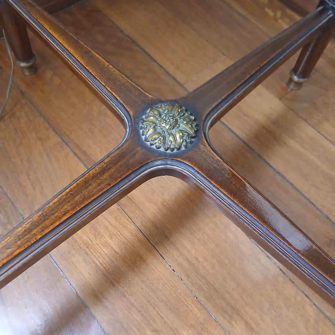 Mesa costado sofá