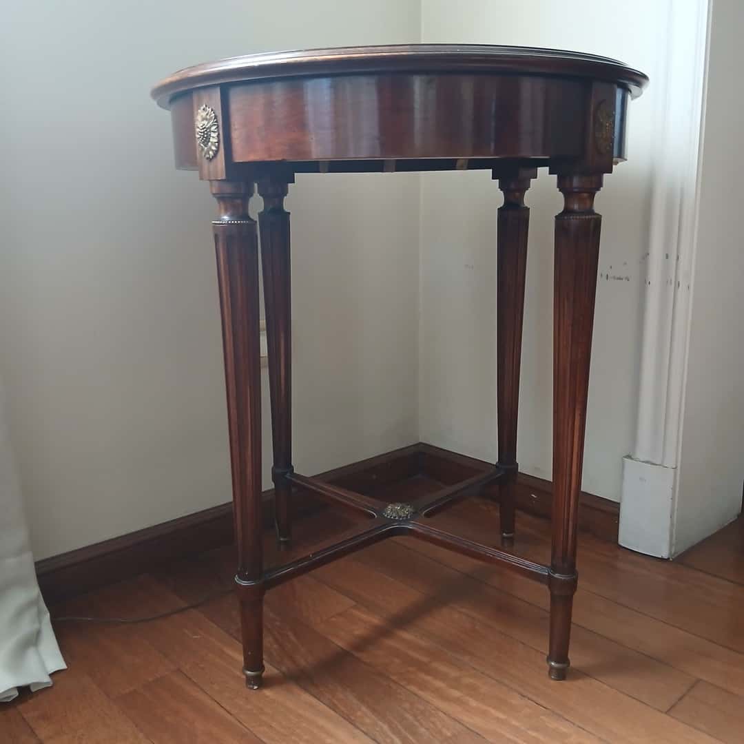 Mesa costado sofá