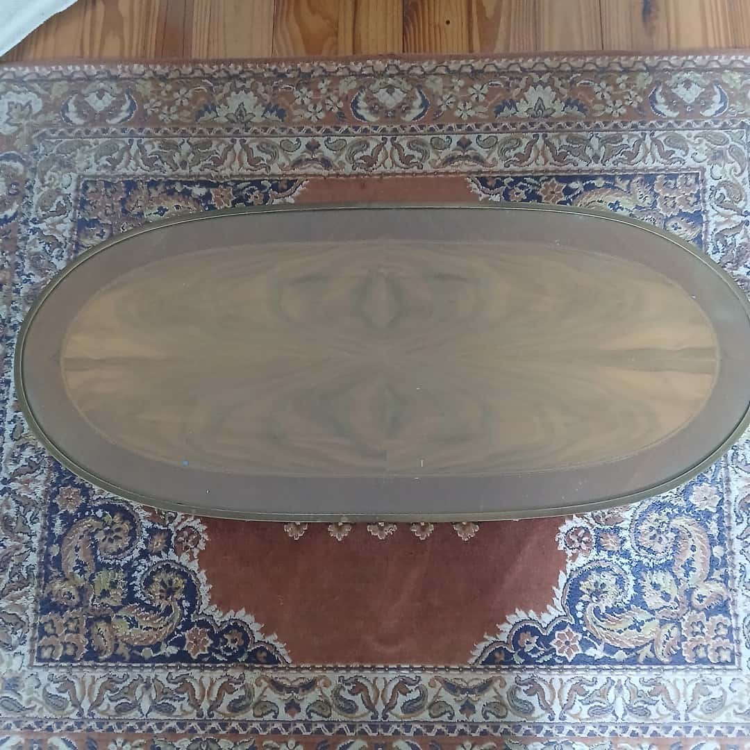 Antigua mesa ovalada