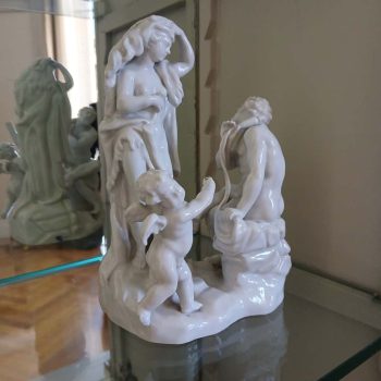Figura en porcelana blanca