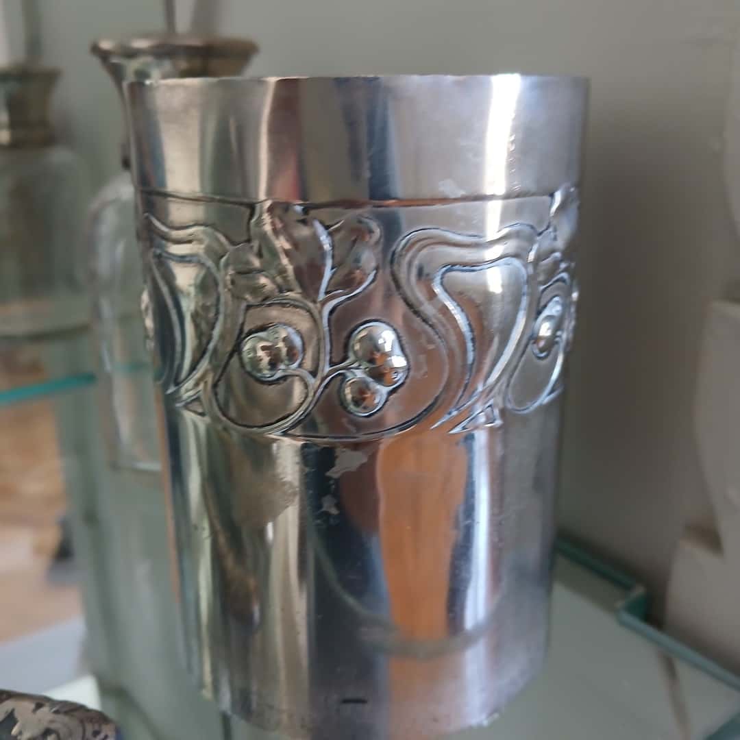 Espejo y utensilios