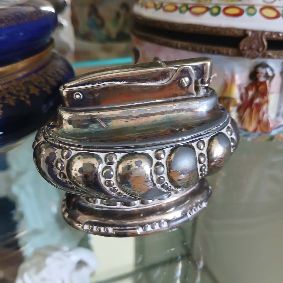 Encendedor y carameleras
