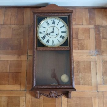 Reloj en madera