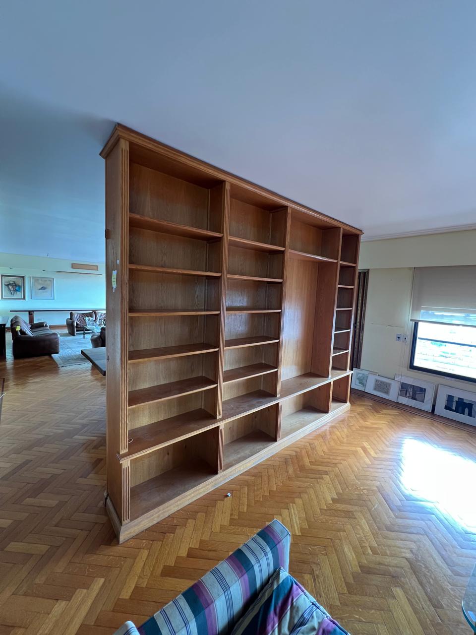 Gran biblioteca en madera