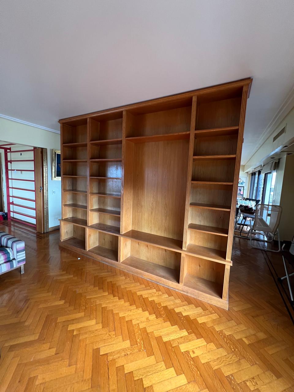 Gran biblioteca en madera