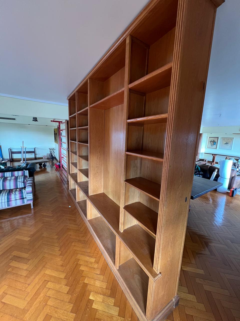 Gran biblioteca en madera