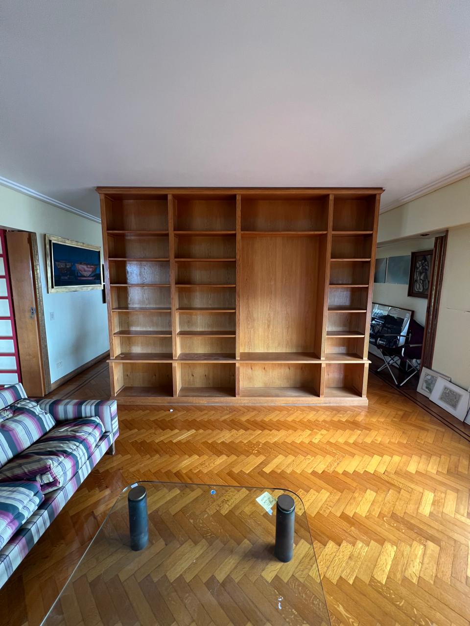 Gran biblioteca en madera